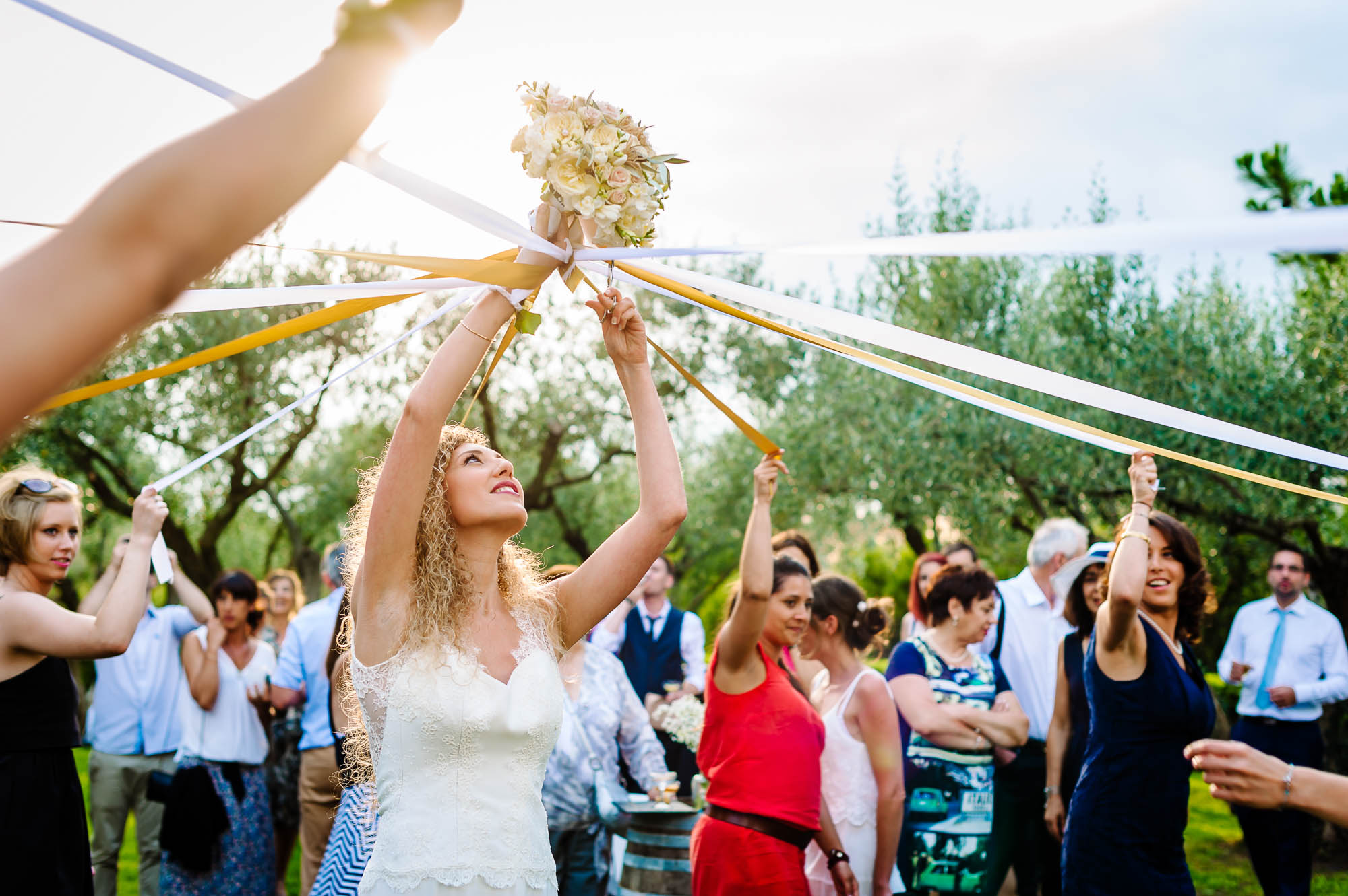 Lancer de bouquet lors d'un mariage dans le Gard