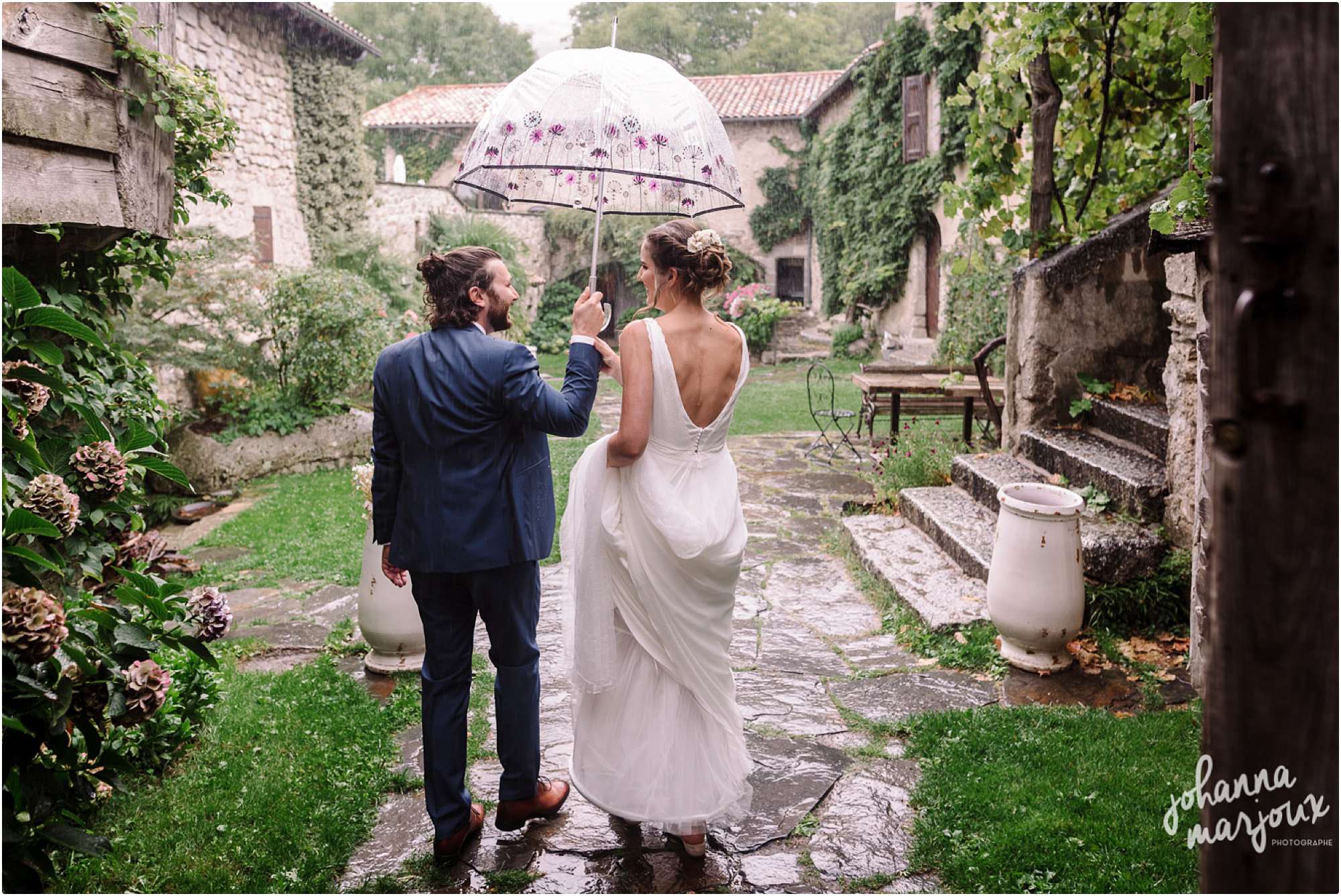 Mariage sous la pluie au Mas Nouveau dans le gard