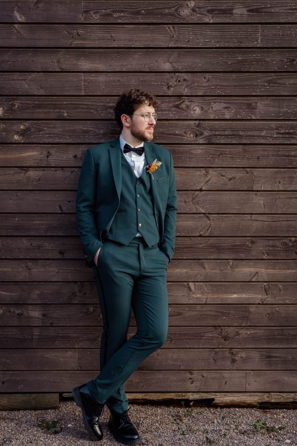 Costume de mariage vert