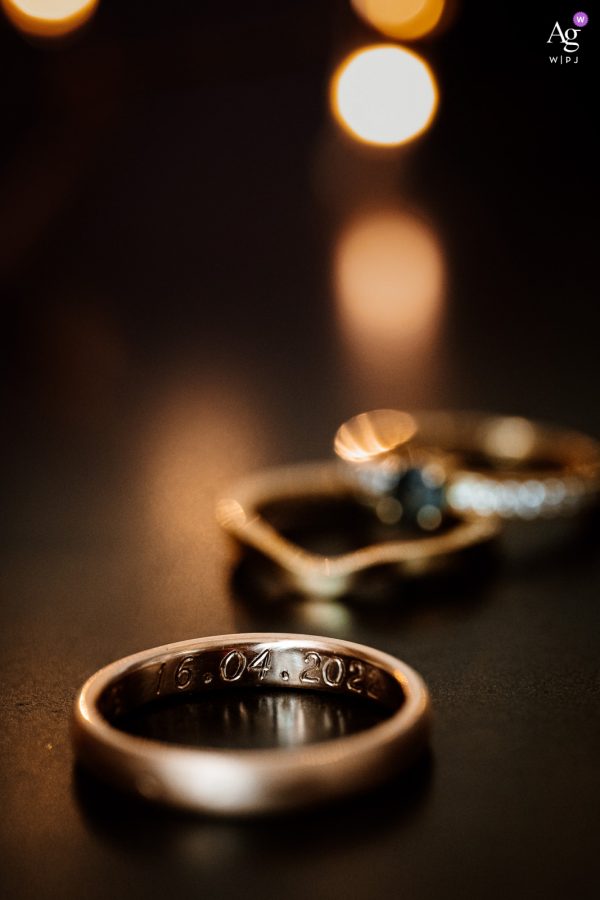 Médaille photo artistique des alliances de mariage à Montpellier