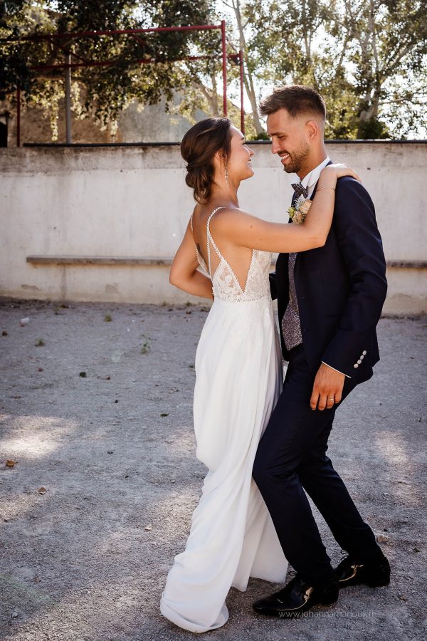 Photo des mariés proche de Nimes