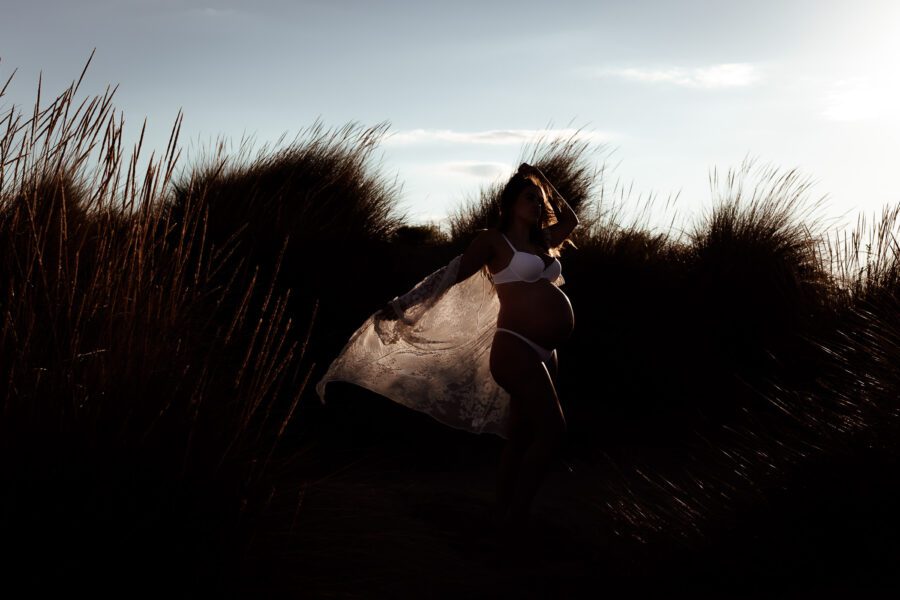 Photographe femme enceinte Montpellier en robe fluide