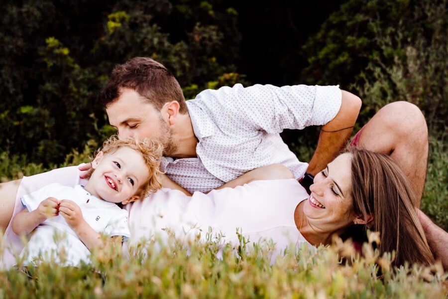 Photographe femme enceinte Montpellier avec un regard complice