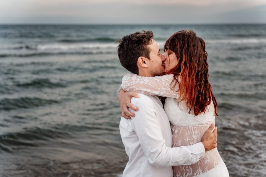 Photo maternité Montpellier à la plage