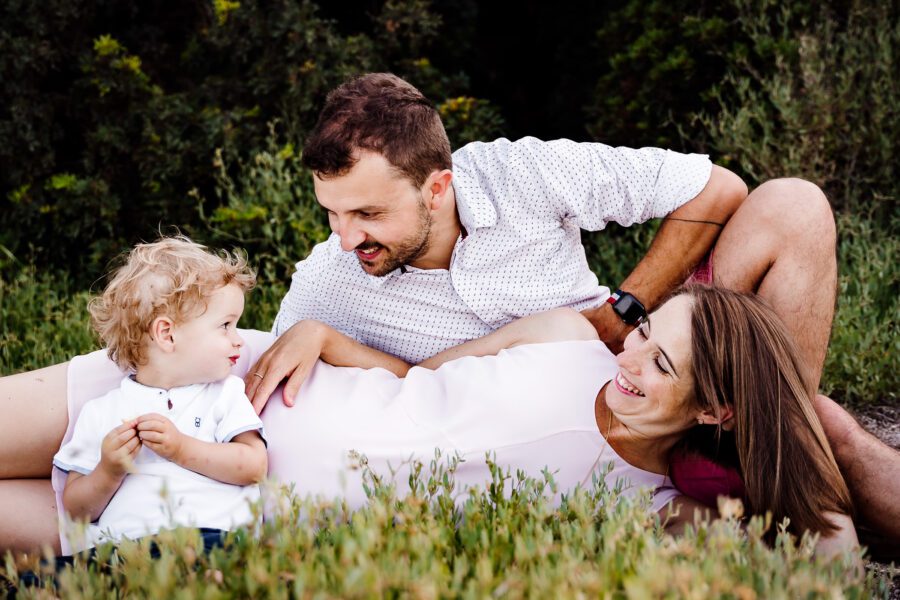 Photographe femme enceinte Montpellier avec les enfants